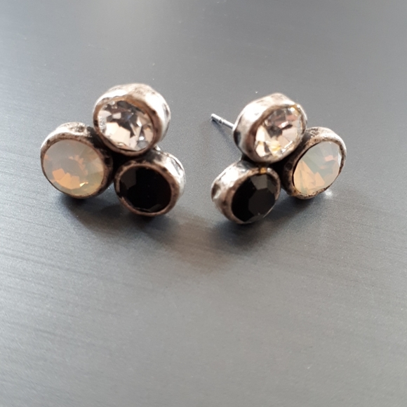 Silver earrings with crystals - Picture 2 of 3